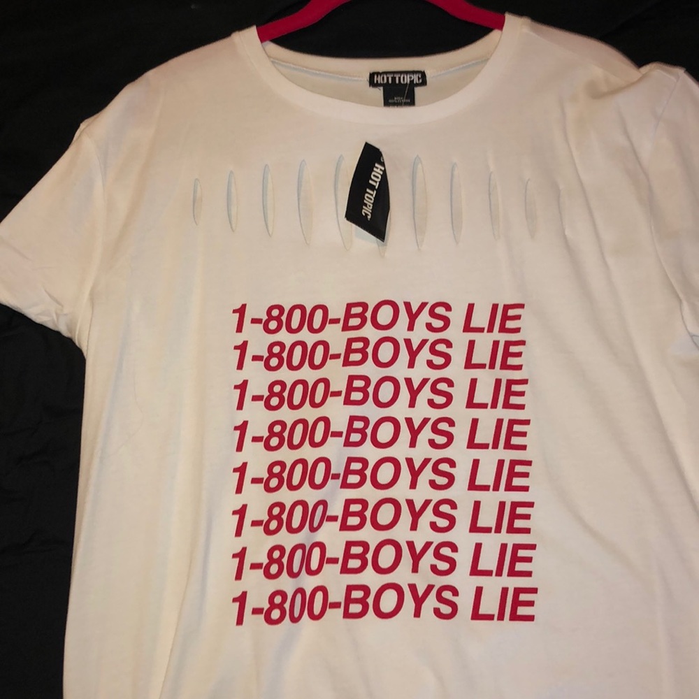 hot topic tee